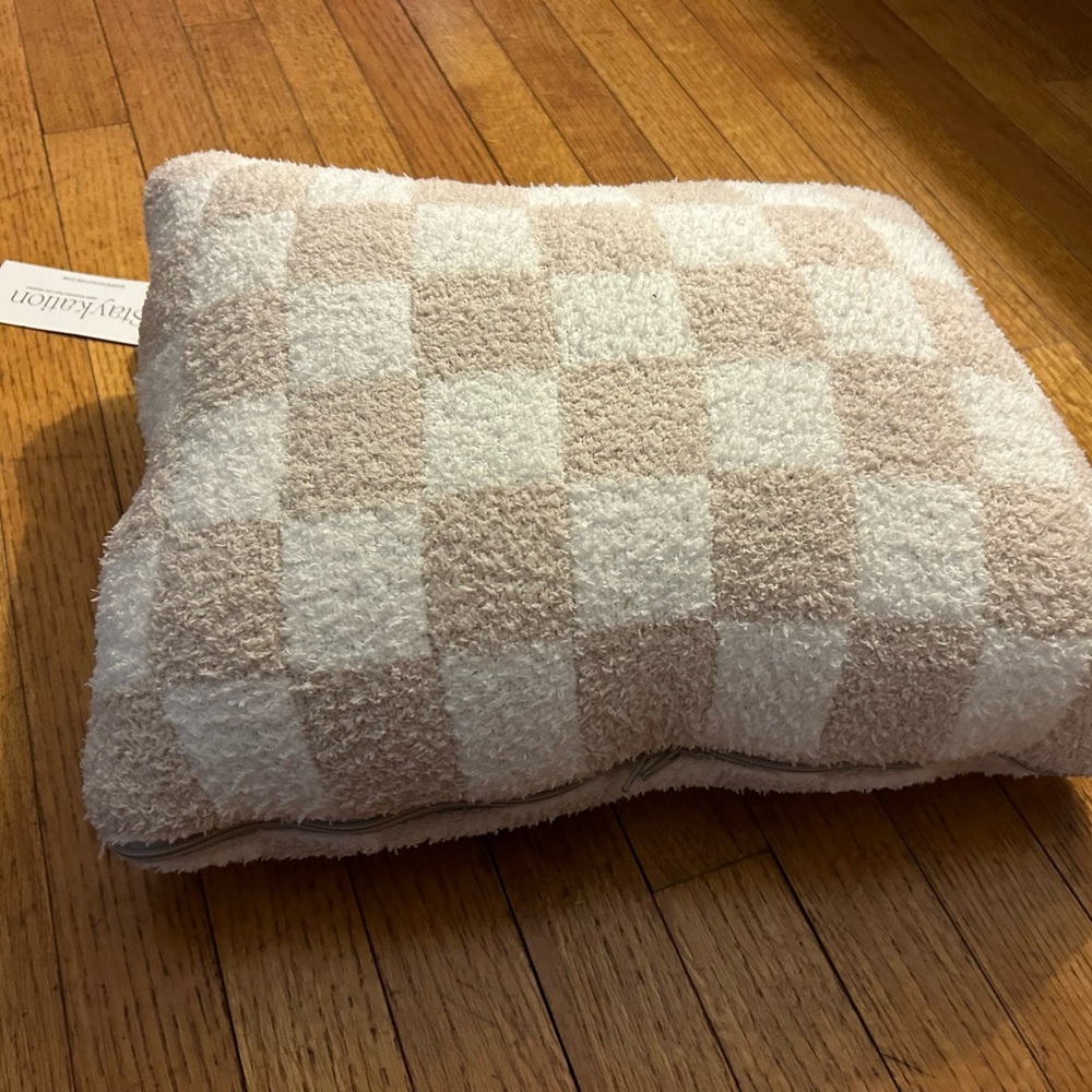 Staykation Quillow Tan checkered Quillow